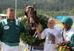 Segerglädje efter Maharajahs seger i E3-finalen. Foto; A.Lindblom/Travkompaniet